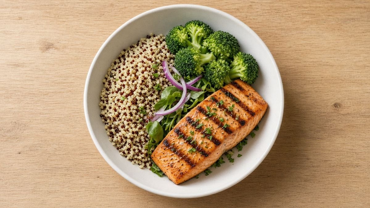 High-protein lunch bowl with salmon, quinoa and broccoli